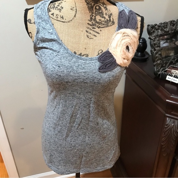 Pretty Good Tops - ▪️Tank with Flower Adornment